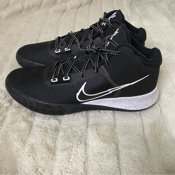 Nike Kyrie Flytrap 4 Men\'s Black and White Basketball Athletic Shoes New Size 13 main image 13